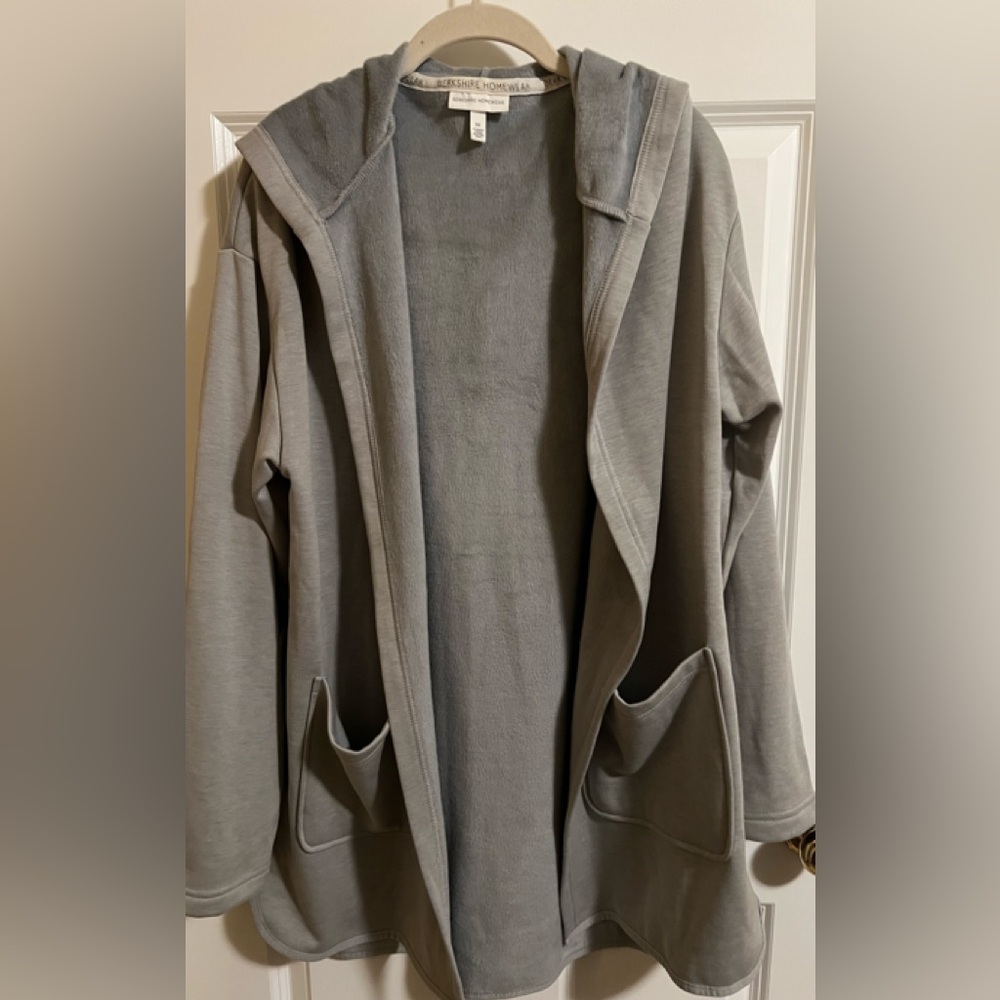 NWOT Berkshire Home Wear gray open cardigan hoodie. Size M
